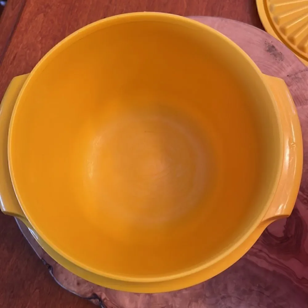 Pair of Tupperware 20oz. Servalier Bowls with Lids